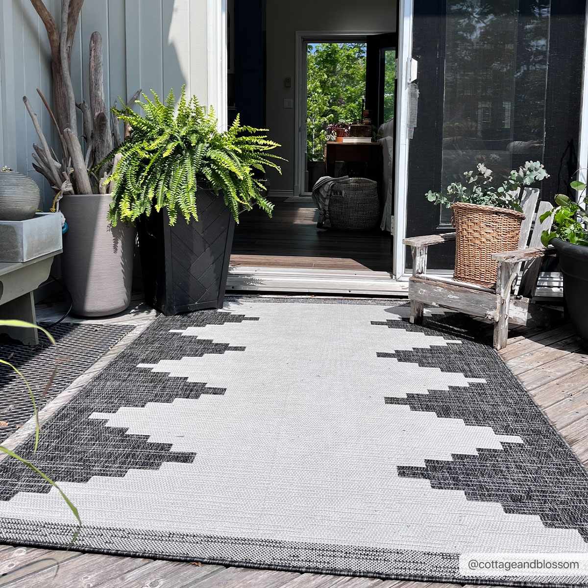 Hauteloom Djugun Polypropylene Indoor/Outdoor Area Rug