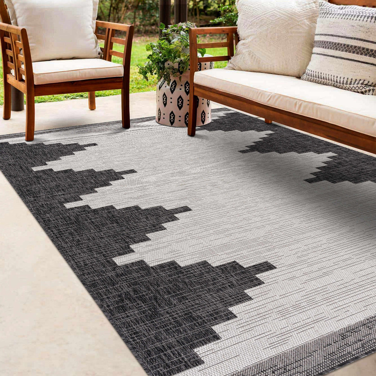 Hauteloom Djugun Polypropylene Indoor/Outdoor Area Rug