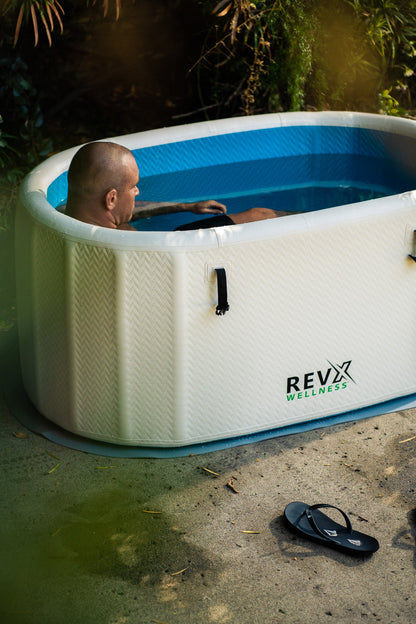 RevX Inflatable Tub Deluxe with Insulated Lid