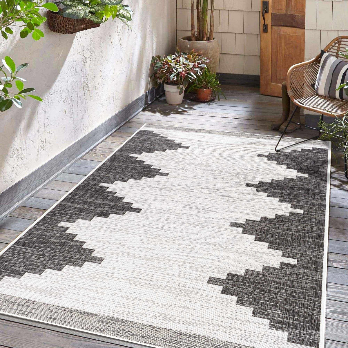 Hauteloom Djugun Polypropylene Indoor/Outdoor Area Rug
